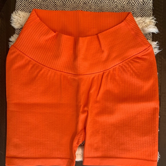 linear shorts